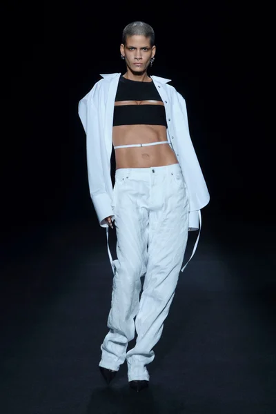 Look 28
